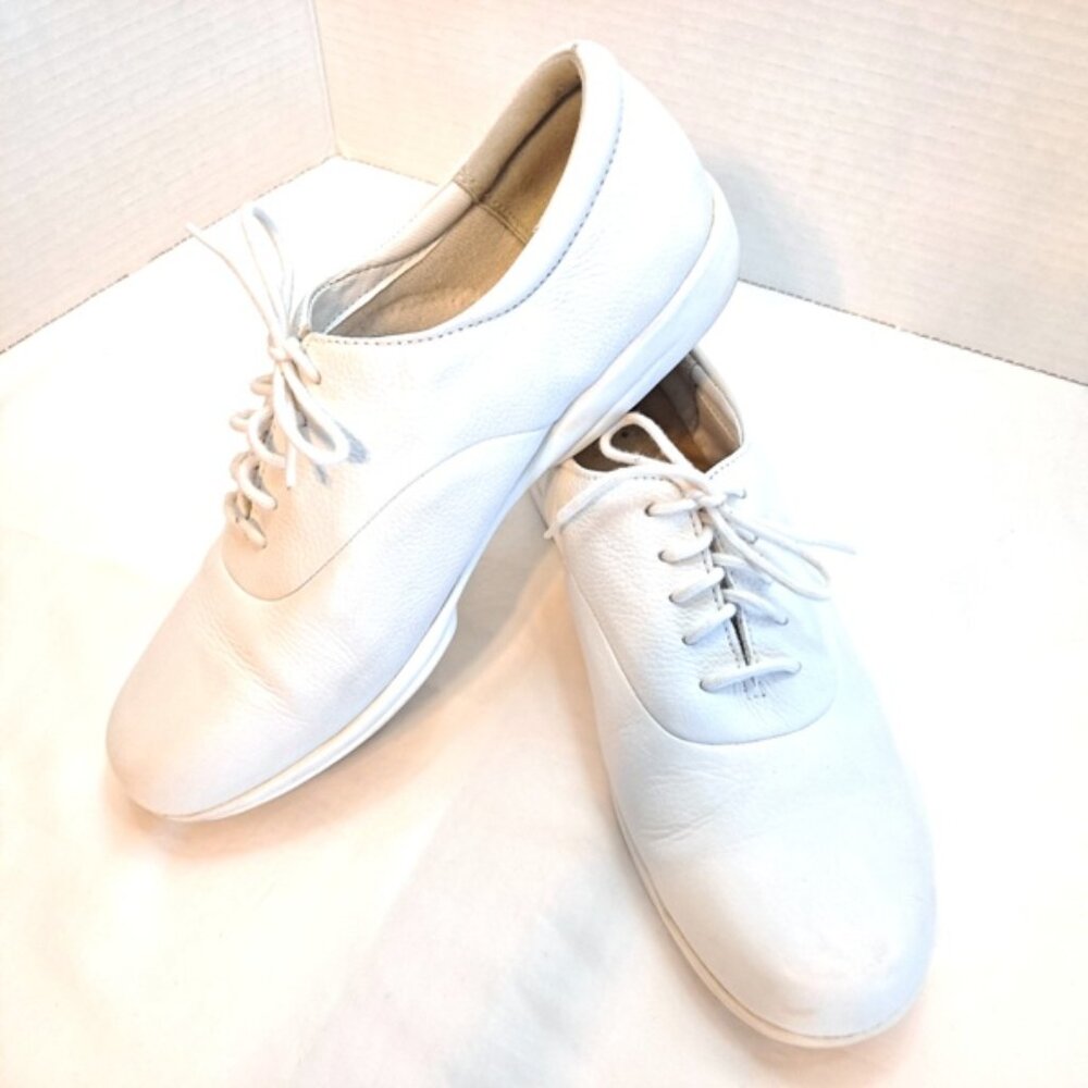 VINTAGE ~ SNEAKER TENNIS SHOE ~ WHITE LEATHER COMFORT ~ COBBIE CUDDLERS SZ 8